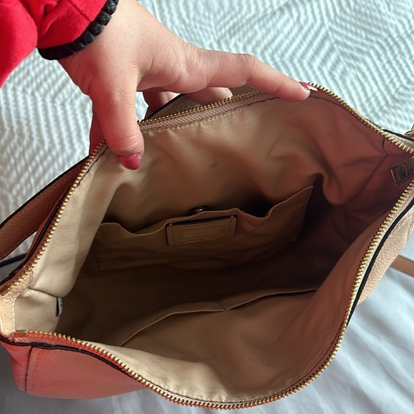 Beautiful leather coach bag. - Picture 3 of 8